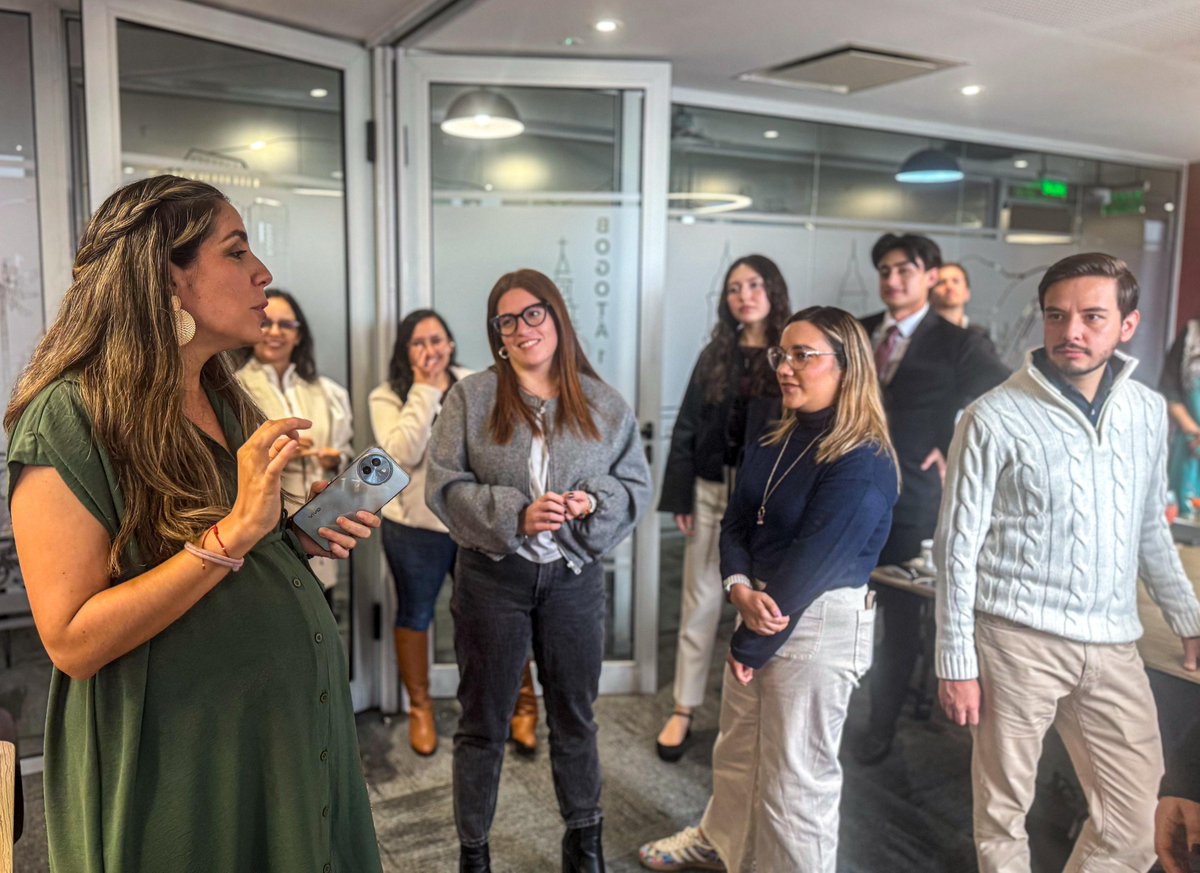 investinbogota's tweet image. Bogotá impulsa el talento para los Centros de Servicios Compartidos.

En un taller de #TalentMap, @InvestinBogota, @DesarrolloBta y @AteneaBogota dialogaron con empresas del sector sobre sus retos.

La ciudad sigue apostando por el crecimiento empresarial con talento de calidad.