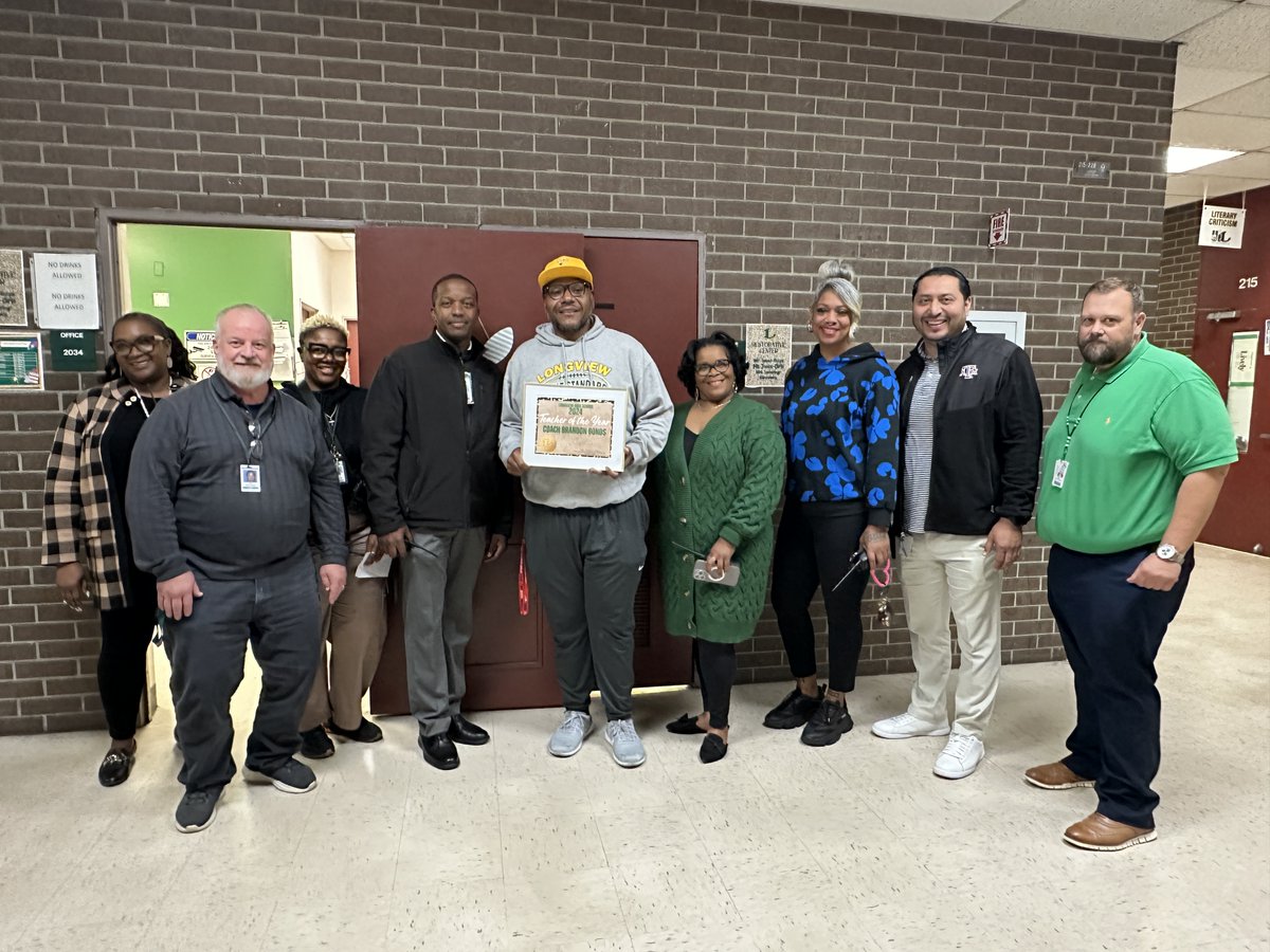 LongviewISD's tweet photo. Congratulations to Coach Brandon Bonds! He was selected as the Longview High School Teacher of the Year! Thank you for all you do for our students on and off the field.
#teacheroftheyear #LongviewHS #LongviewISD #LongviewPROUD #WeAreLongview #Teachers #educators #loboup https://t.co/ZcNs8GVYRj