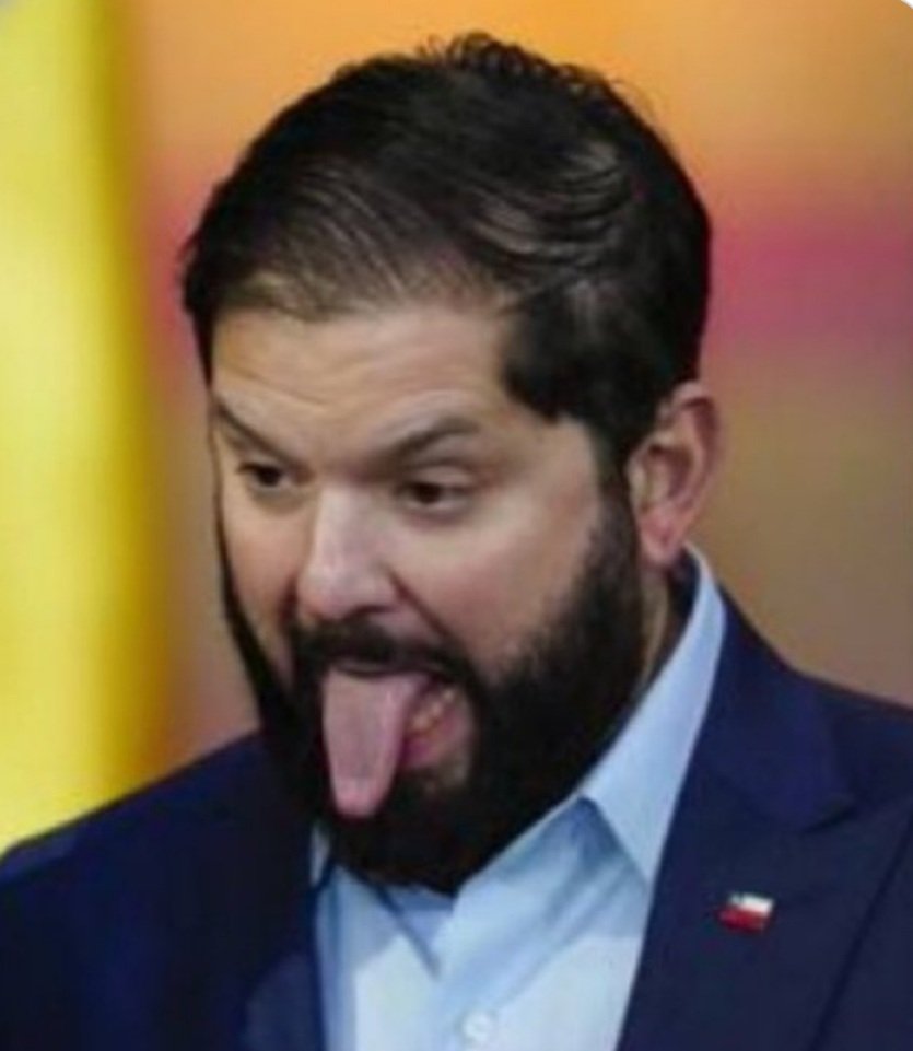 Maaaaattt10's tweet image. Boric por solo sacar la lengua se alarman tanto ... Ah pero con Piñera por banco de Talca , piñeragate, caso LAN ,Pandora papers hasta lo santifican 🙄