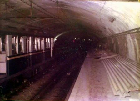 [Subte]🚇Una estación fantasma en pleno corazón de Buenos Aires: San José vieja, cerrada en 1966, aún guarda secretos bajo tierra. 

Esta es su historia. 🧵👇