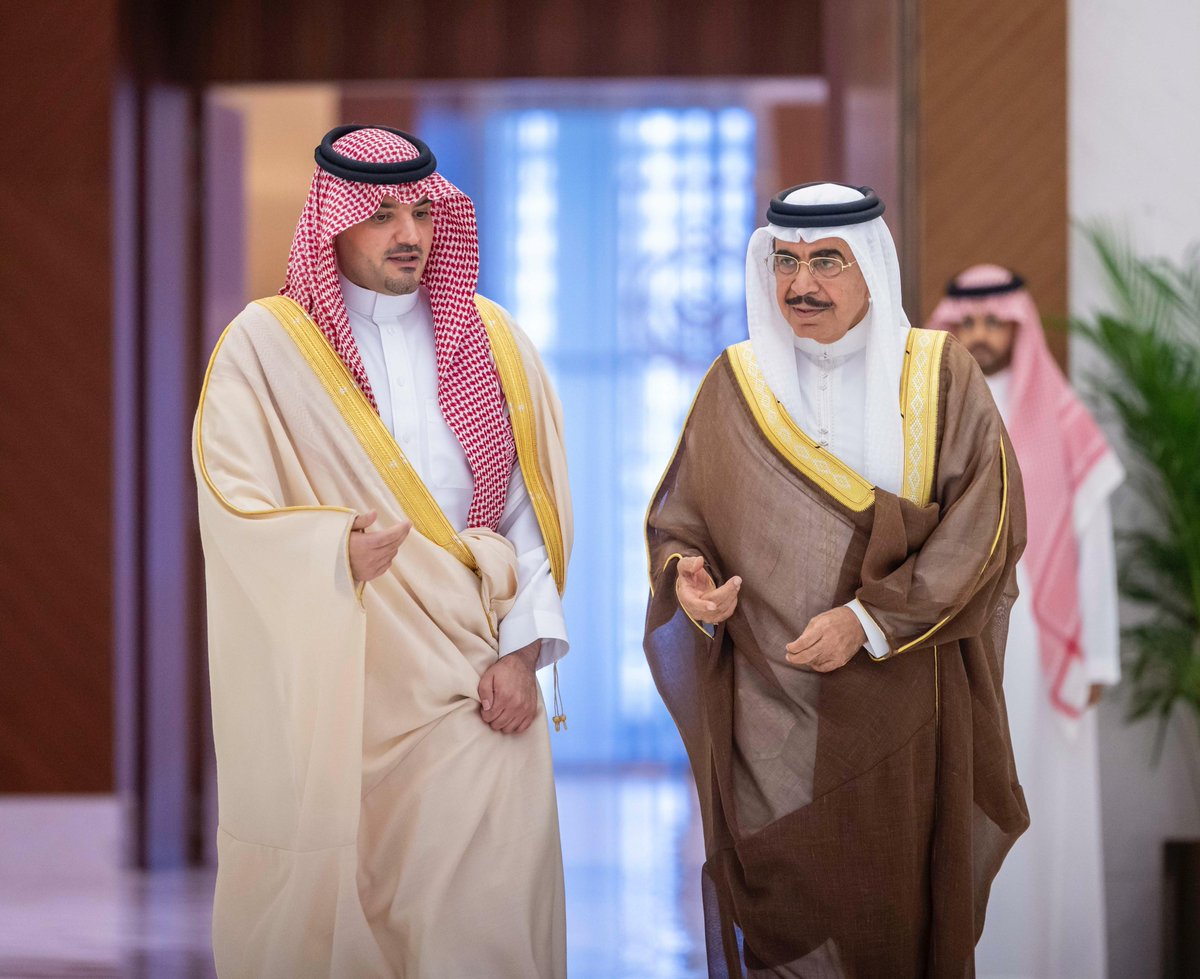 AbdulazizSNA's tweet image. عقدت وأخي معالي الفريق أول الشيخ راشد بن عبدالله آل خليفة وزير الداخلية بمملكة البحرين، اليوم الاجتماع الرابع للجنة الأمنية المنبثقة عن مجلس التنسيق السعودي البحريني، وبحثنا عدداً من الموضوعات المتعلقة بالشأن الأمني في بلدينا بما يحقق تطلعات القيادتين والشعبين الشقيقين،،،