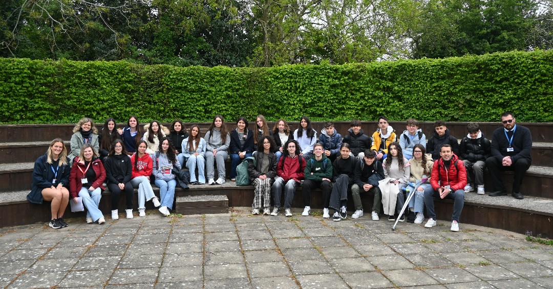 angloeuropean73's tweet image. This week we have welcomed two groups of exchange students from Blanes and Madrid in Spain.

Both groups are busy exploring the delights of London with theatre and museum visits, walking tours and more.

¡Bienvenido! 🇪🇸

#ExchangeStudents #NCLE #LanguageHubs