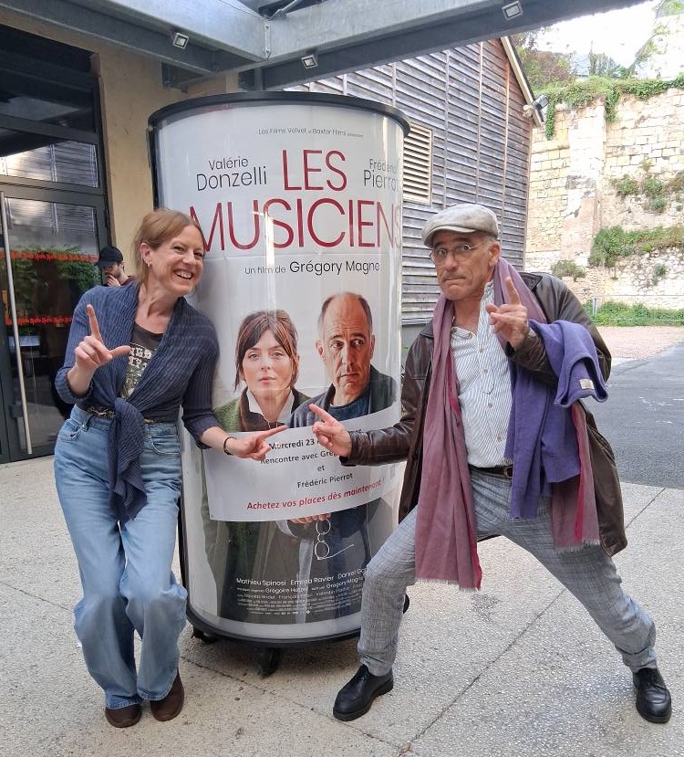 rfl101's tweet photo. [Emission RFLciné] par Stéphanie Joye / Rencontre avec le réalisateur Grégory Magne et l'acteur Frédéric Pierrot pour l'avant-première du film : "Les Musiciens" / Sortie le 07-05-2025 • Musique originale composée par Grégoire Hetzel🎧 https://t.co/zu9CvGcECq https://t.co/YzoPL6LyyB