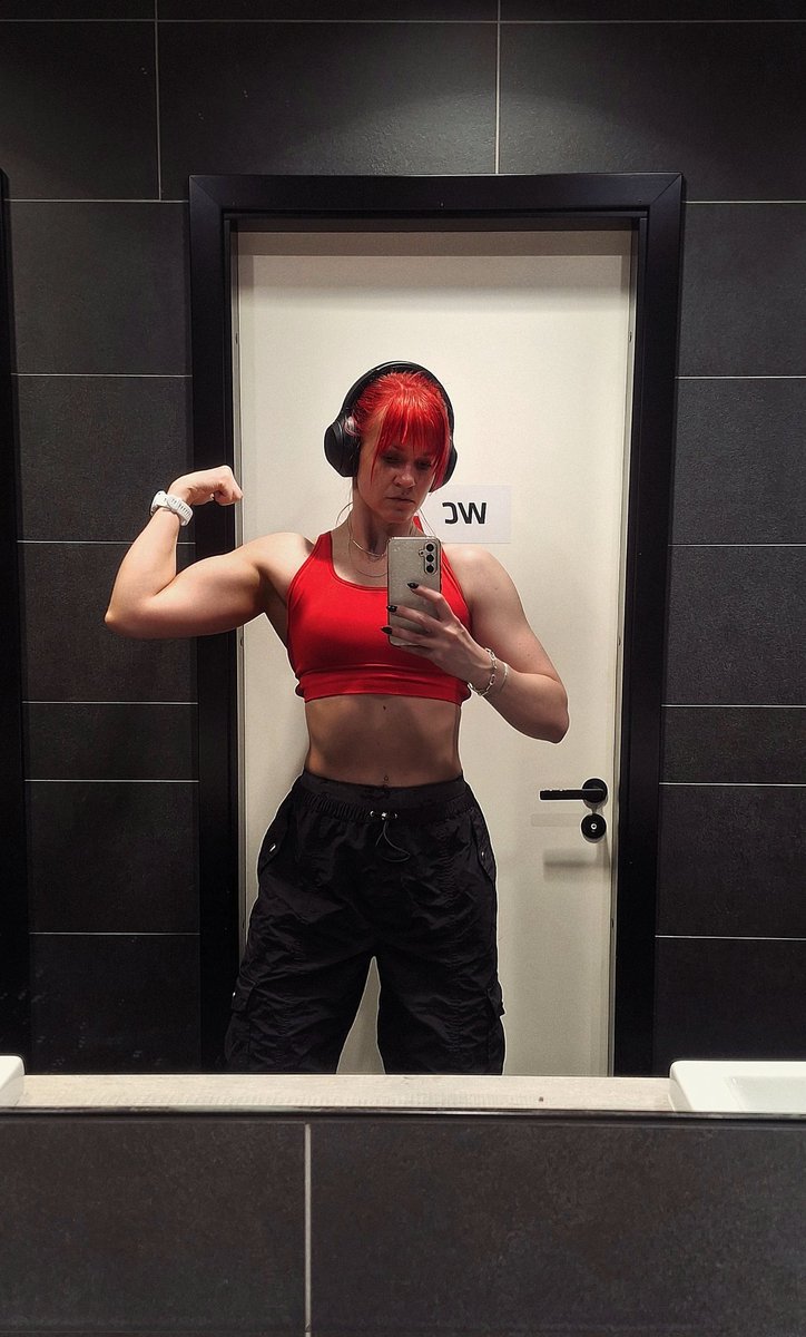 üks põkk vend võttis vaevaks tulla weighted pull upide seeriate vahel ütlema, et ma "crazy strong" ja nüüd mul ilmselt mõneks ajaks pre-workout kaetud ka