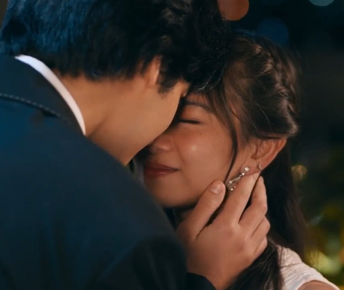 dresamour's tweet photo. PUTANGINA NAG-NOSE TO NOSE MAH https://t.co/kJBDbKAIEy