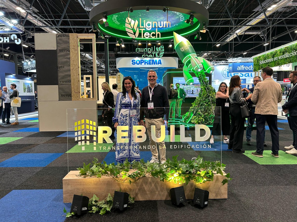 Varios miembros de la Junta de Gobierno y colegiados del COAT Málaga conocen de primera mano las interesantes propuestas y reflexiones que ofrece <a href="/rebuildexpo/">REBUILD</a> sobre el futuro de la construcción.
#ArquitecturaTecnica
#REBUILD2025
#conectAT
#Construccion
#Vivienda