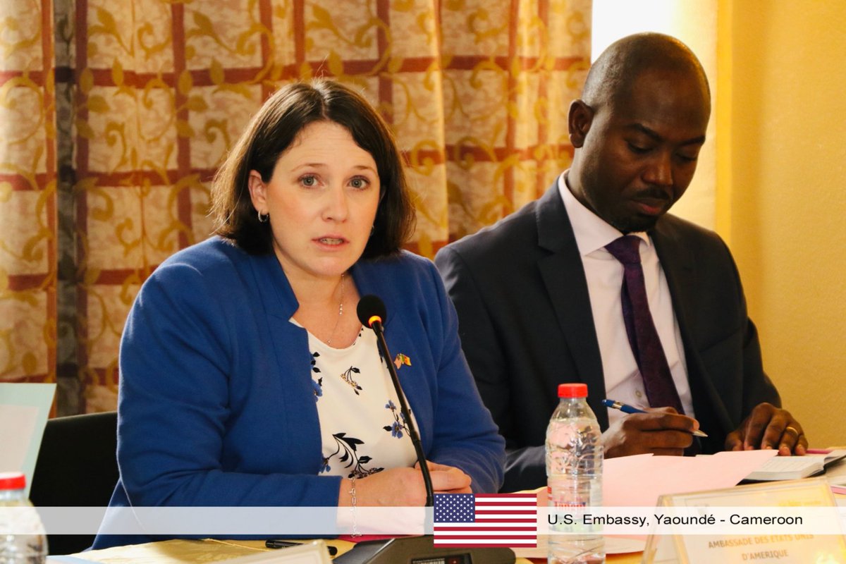 USEmbYaounde's tweet photo. Le chef de la section politique et économique de l'ambassade des États-Unis, Christen Machak, s'est joint à des représentants du Bureau des affaires de désarmement des Nations Unies 🇺🇳 et du ministère des Relations extérieures 🇨🇲 pour ouvrir l'atelier national sur la mise en œuvre effective de la Convention sur les armes biologiques et à toxines (BTWC). Organisé à Yaoundé, cet atelier est le dernier d'une série d'événements organisés depuis plusieurs années pour soutenir les efforts du Cameroun en vue de la mise en œuvre de la Convention sur les armes biologiques. Il rassemble des acteurs clés de l'ensemble du gouvernement camerounais afin de contribuer à l'élaboration du cadre juridique et réglementaire national. Le Cameroun se distingue comme un partenaire de premier plan dans la région et l'un des pays les plus avancés en matière de mise en œuvre du traité en Afrique.

#USinCameroon #BTWC #Disarmament #GlobalSecurity