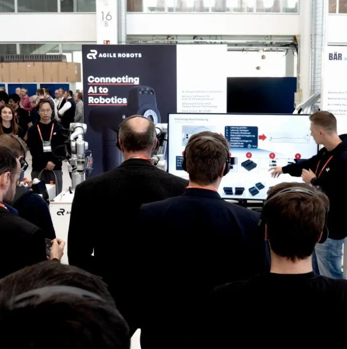 CQ_Liangjiang's tweet image. 🤖🏆 Efficiency at its finest! #AgileRobots in #LiangjiangNewArea takes home the Production Efficiency Award at the 2025 Robotik Challenge with an impressive time of 2 minutes and 25 seconds revolutionizing wire harness assembly with precision and speed! ⚡️🔧
📷Agile Robots