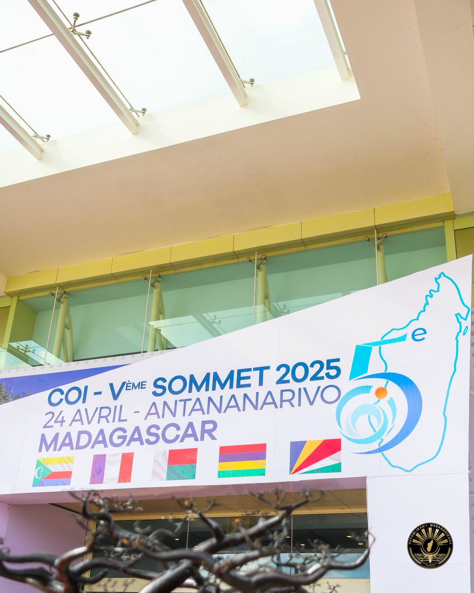 Andry Rajoelina (@se_rajoelina) on Twitter photo C’est un honneur pour #Madagascar d’accueillir ce Sommet de l' <a href="/commission_coi/">Commission de l’océan Indien COI_IOC</a>. Cet océan que nous partageons est une opportunité commune qui lie l’avenir de nos pays.
Nous avons espoir que la tenue de ce sommet marquera une grande avancée dans la qualité de nos coopérations. C’est un honneur pour #Madagascar d’accueillir ce Sommet de l' <a href="/commission_coi/">Commission de l’océan Indien COI_IOC</a>. Cet océan que nous partageons est une opportunité commune qui lie l’avenir de nos pays.
Nous avons espoir que la tenue de ce sommet marquera une grande avancée dans la qualité de nos coopérations.
