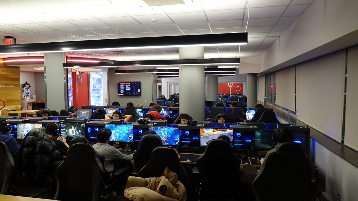 #ThrowbackThursday to one of our favorite moments from last semester: Our Winter Open House! 🤭 

Stay tuned for some more flicks from the year we got to spend with YOU 🫵