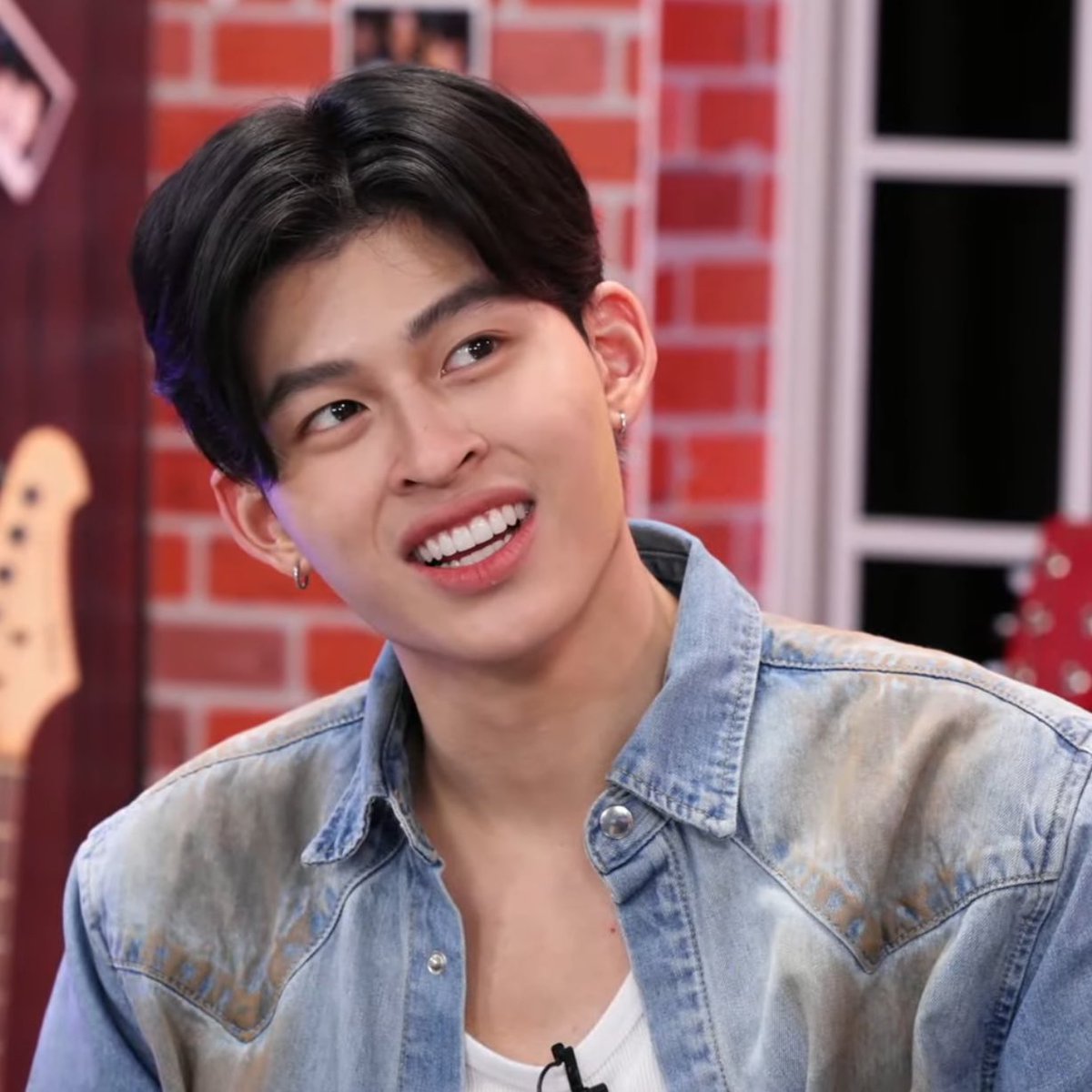 Agniesz02651571's tweet image. Today gmmtv live house with Leap Day Gang was so funny even though I don't understand Thai ♥️
LEAP DAY AT LIVEHOUSE
#GMMTVLIVEHOUSExLeapDay
#ppnaravit