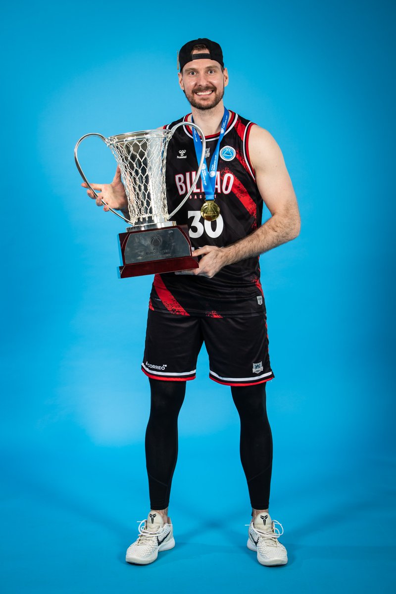 The veteran. 🇸🇮🐉

<a href="/zoran_dragic/">Zoran Dragić</a> is now a #FIBAEuropeCup CHAMPION! 🏆