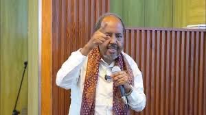 FEEDAXO QARAN!! 

Markaan dib-u-eegay Ansixinta Heshiiska Soomaaliya &amp; Turkey;
Markaan si dhab ah u akhriyey Heshiiska hadda baraha Bulshada wareegaya,waxaa ii soo baxaday in:
Xildhibaanadii gacanta Heshiiskaas u taagey ay meel iska dhigeen danta Qaranka iyo Dastuurkii lagu