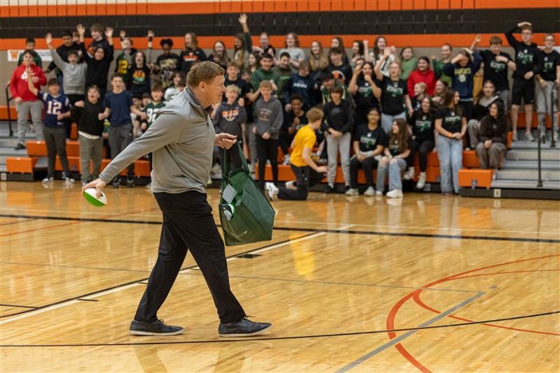 NFL Foundation (@nflfoundation) on Twitter photo Character Playbook #Draft2025 Speaker Series Event was one to remember! 🏈📖 West De Pere Middle School joined Packers alumni Tony Fisher & Bill Schroeder, and NFL VP Nyaka NiiLampti for a panel on “Lifting Each Other Up.” Special thanks to <a href="/HayleyElwood/">Hayley Elwood</a> for leading this panel! Character Playbook #Draft2025 Speaker Series Event was one to remember! 🏈📖 West De Pere Middle School joined Packers alumni Tony Fisher & Bill Schroeder, and NFL VP Nyaka NiiLampti for a panel on “Lifting Each Other Up.” Special thanks to <a href="/HayleyElwood/">Hayley Elwood</a> for leading this panel!