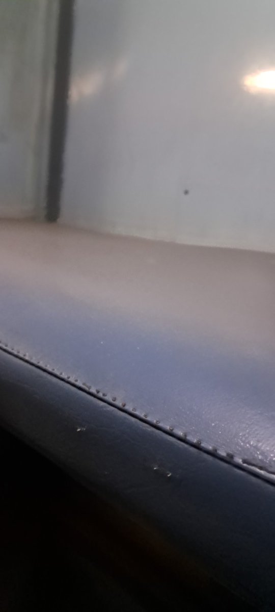 AakashJindal6's tweet photo. Train No 19225 Seats are very untidy.
Not even possible to use them to sleep. https://t.co/wynFb8aTpF