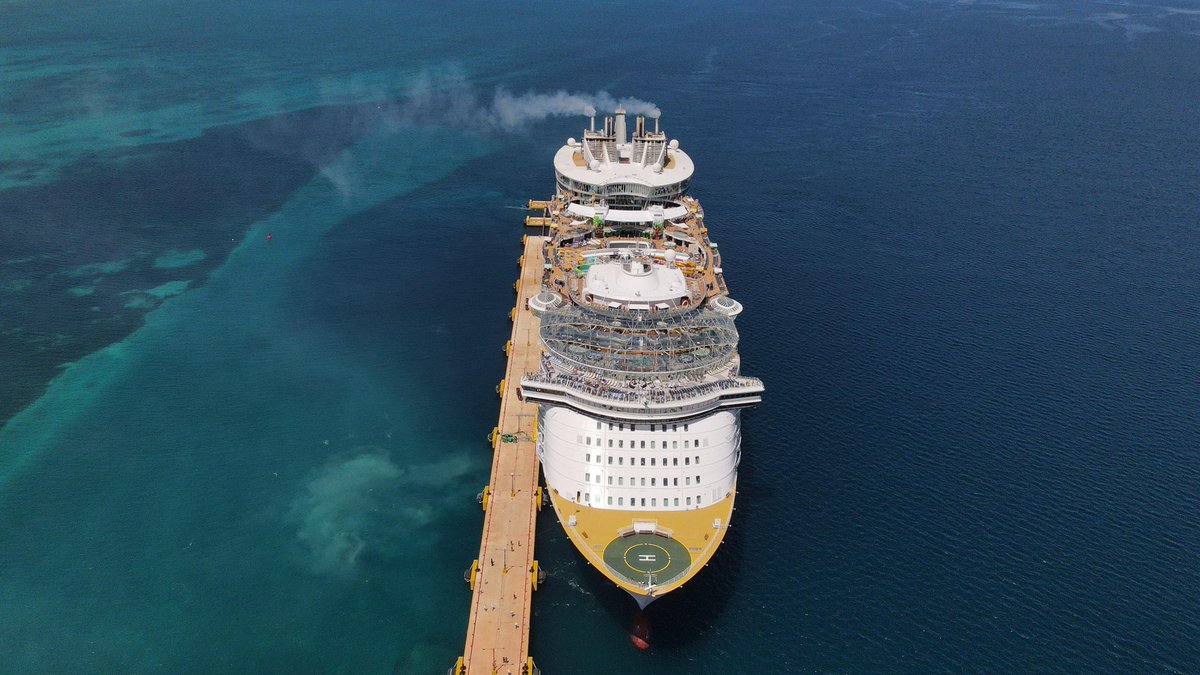 Autoridad Portuaria Dominicana (@portuariard) on Twitter photo El #OasisOfTheSeas de <a href="/RoyalCaribbean/">Royal Caribbean</a> arriba por primera vez en el puerto de Cabo Rojo .🥳 Este crucero de clase oasis con capacidad de más de 6 mil pasajeros, consolida al sur de nuestro país como un destino de clase mundial.🇩🇴⚓️🛳️ El #OasisOfTheSeas de <a href="/RoyalCaribbean/">Royal Caribbean</a> arriba por primera vez en el puerto de Cabo Rojo .🥳 Este crucero de clase oasis con capacidad de más de 6 mil pasajeros, consolida al sur de nuestro país como un destino de clase mundial.🇩🇴⚓️🛳️