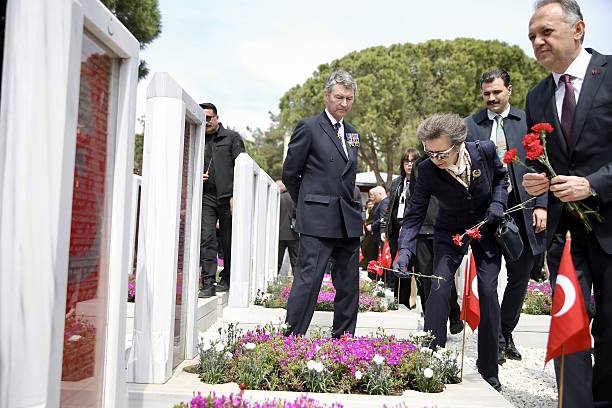 Royal Circular tweet media