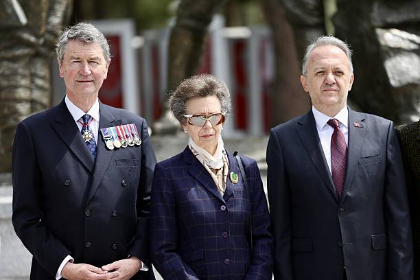 Royal Circular tweet media