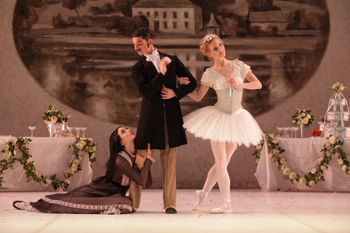 This weekend, <a href="/SarasotaBallet/">The Sarasota Ballet</a>'s season finale features Ashton's zany, narrated ballet 𝘈 𝘞𝘦𝘥𝘥𝘪𝘯𝘨 𝘉𝘰𝘶𝘲𝘶𝘦𝘵. Let us know if you catch a performance! 💐

📸Ellen Overstreet, Victoria Hulland &amp; Juan Gil in 𝘈 𝘞𝘦𝘥𝘥𝘪𝘯𝘨 𝘉𝘰𝘶𝘲𝘶𝘦𝘵, <a href="/SarasotaBallet/">The Sarasota Ballet</a>. Ph Frank Atura