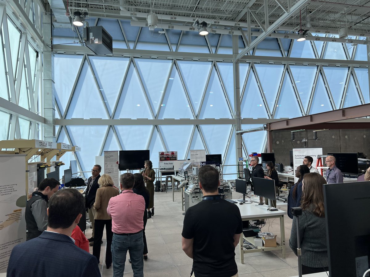 Project_Experts's tweet image. The tour continues! 🏗️ Joined by industry leaders, @OracleConstEng partners &amp;amp; customers, we explored the Oracle Industry Lab in IL — from smart sensors to AI-powered jobsite tech. Future-ready, today! 🚀 #OracleIndustryLab #SmartConstruction #InnovationInAction #OraclePartners
