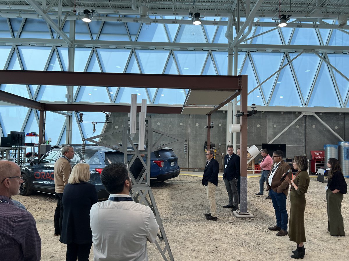 Project_Experts's tweet image. The tour continues! 🏗️ Joined by industry leaders, @OracleConstEng partners &amp;amp; customers, we explored the Oracle Industry Lab in IL — from smart sensors to AI-powered jobsite tech. Future-ready, today! 🚀 #OracleIndustryLab #SmartConstruction #InnovationInAction #OraclePartners