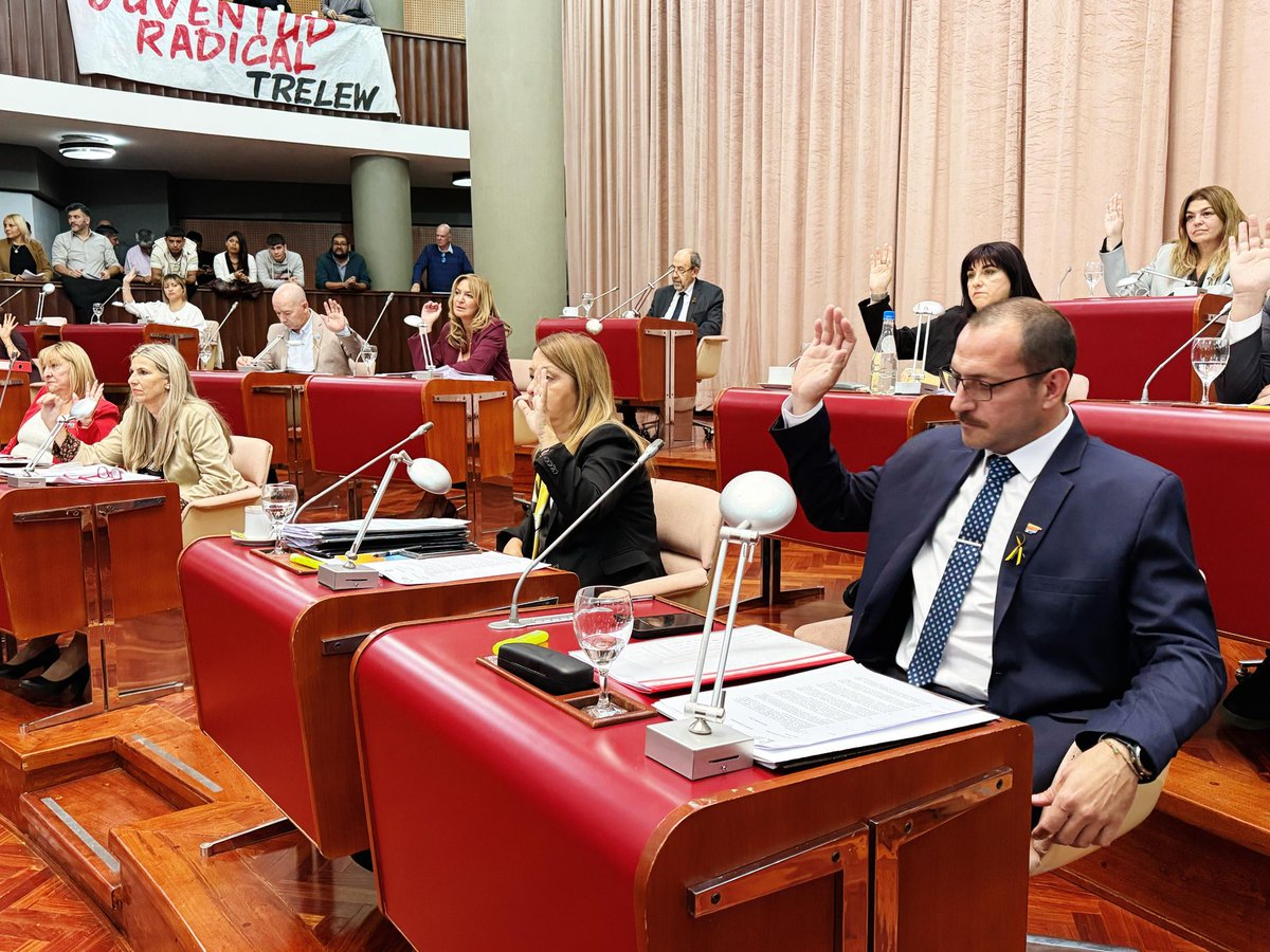 HISTÓRICA LEY DE PROTECCIÓN DEL BOSQUE NATIVO: CHUBUT SALDÓ OTRA DEUDA INSTITUCIONAL

En la sesión de hoy se saldó otra de las deudas institucionales que tenía la <a href="/LegisdelChubut/">Legislatura del Chubut</a>. 

Así como el año pasado los consensos, el trabajo conjunto y la determinación del gobernador
