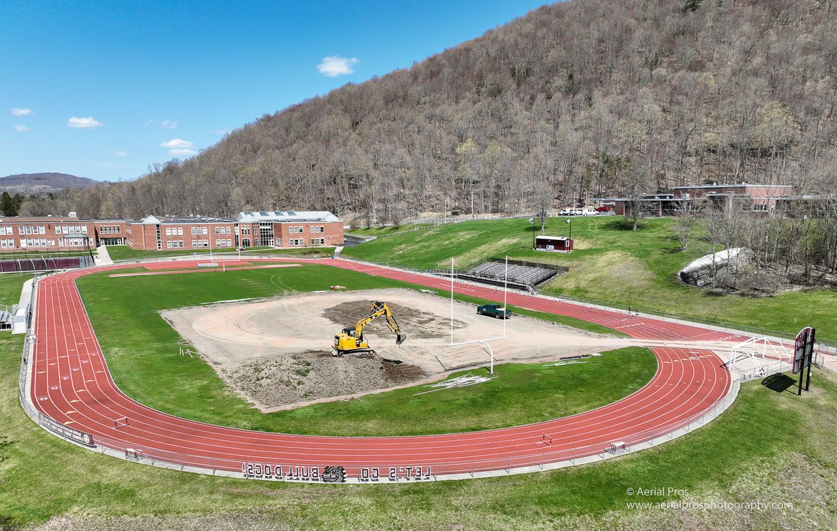ClarkCompanies's tweet image. 📷 Breaking Ground, Building Futures! 📷📷
Clark Companies has officially broken ground at the Delaware Academy High School for TWO athletic field upgrades! 📷
This project reflects the Clark Family's deep commitment to giving back and investing in the future of their hometown.
