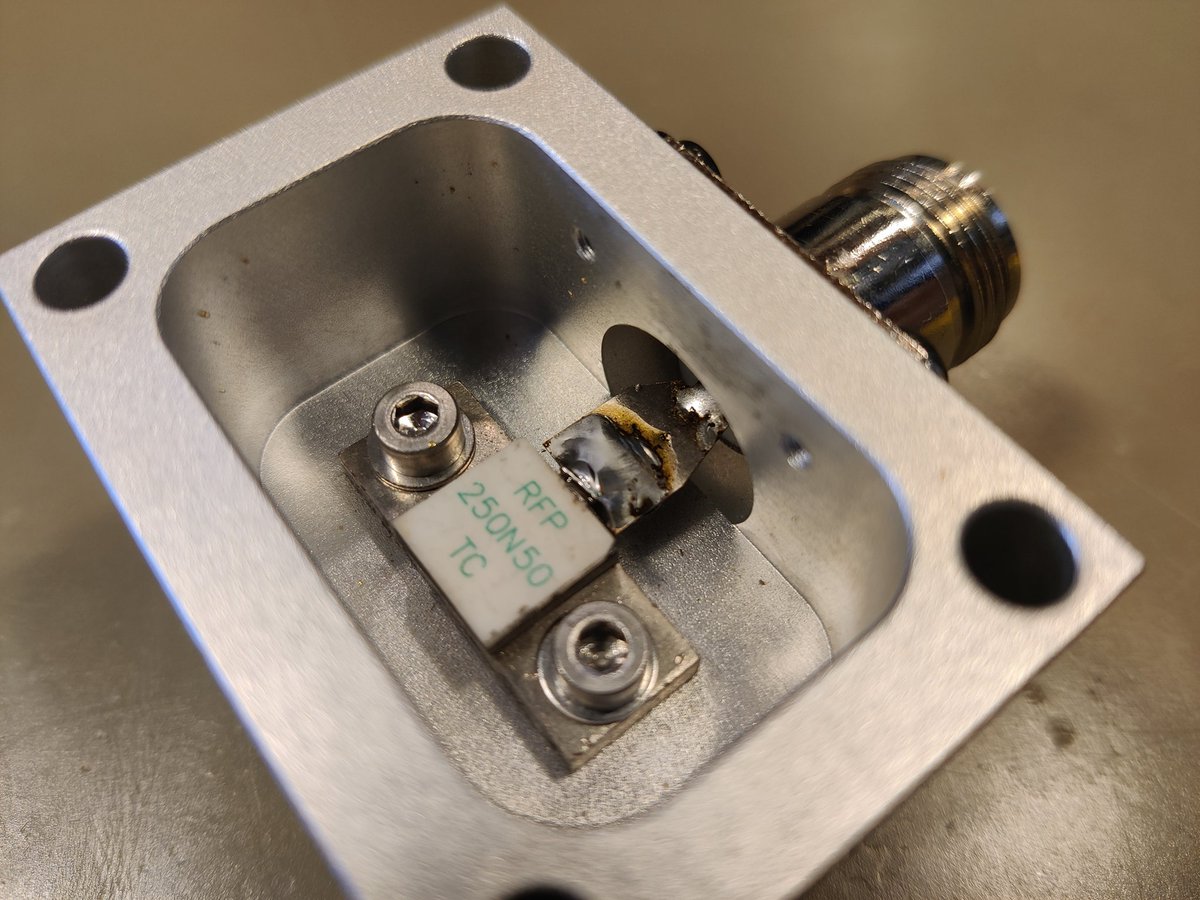 Got my first part from <a href="/JLCCNC_Official/">JLCCNC</a> 
A 250 Watt RF resistor case.
A nickel strip is used to connect to the N socket.
Usable up to 70cm. RL on 23cm is only 15 dB, Z matches the datasheet, so I guess the feed is fine and I need a better R
Tnx <a href="/CarstenGrn1/">Carsten Grøn / OZ9AAR</a> for your ideas😁✌️