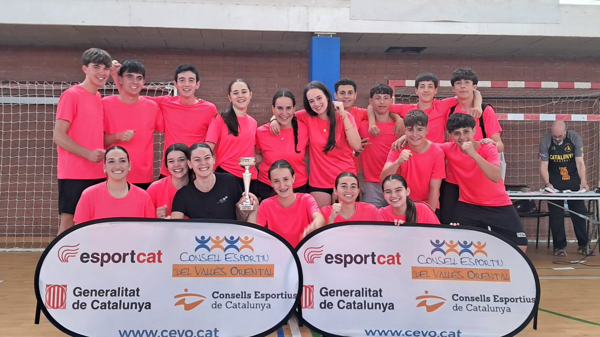 InsVilanova's tweet photo. Gran jornada de Korfbal, viscuda amb molta intensitat i emoció per part de tots els participants. 1r i 2n classificat categoria cadet. https://t.co/SrUJrM0ohj