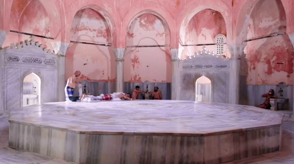 ThePerfectSweat's tweet image. 📍 Istanbul, Turkey 🇹🇷

Discover history at Çemberlitaş Hammam (@cemberlitasbath), an iconic bathhouse from 1584 designed by Mimar Sinan, featured in the Turkey episode of the Perfect Sweat Series.

Explore featured locations at 👇
🔗 perfectsweatseries.com/episode-5-turk…