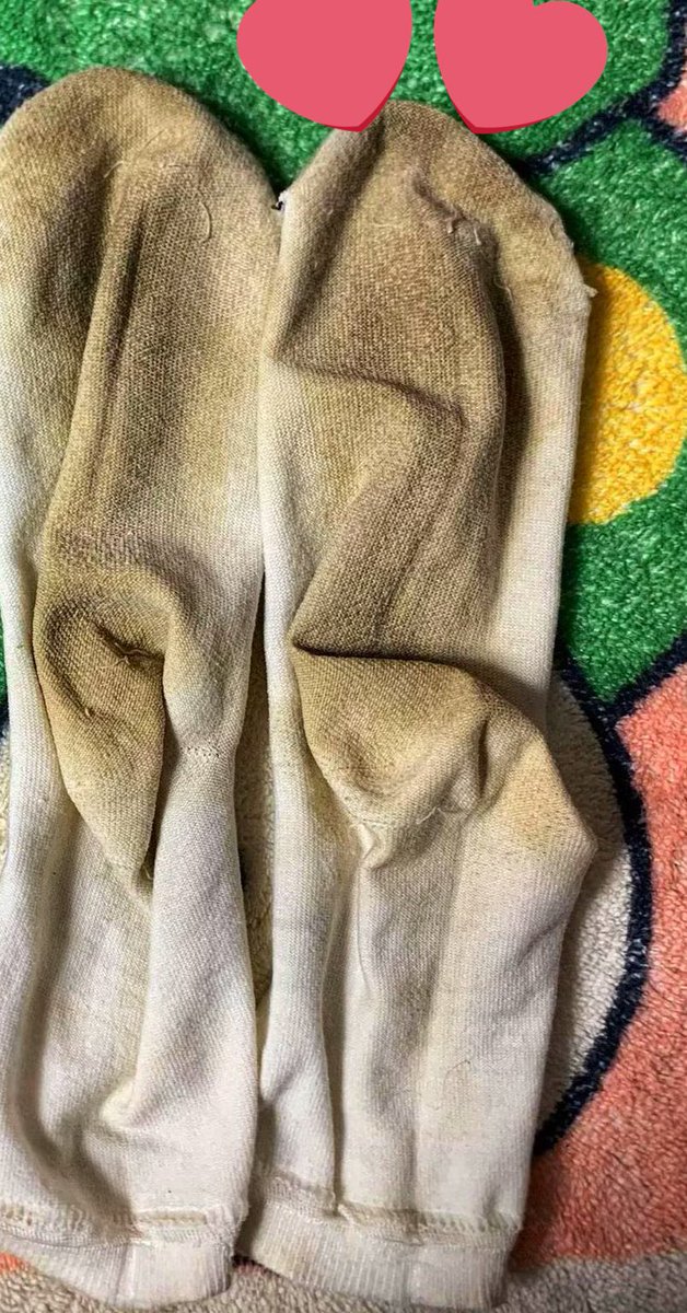 已经被我的脚汗浸透了！ 
他收到我的臭袜子后直接来了句：宝宝再来一双重口棉袜！就是这么神速！ 
天生汗脚臭袜子无敌的酸臭汗臭又闷臭！ 
脚泥脚汗也是清晰可见！ 棉袜臭脚 原味袜子 原味棉袜 重口袜子