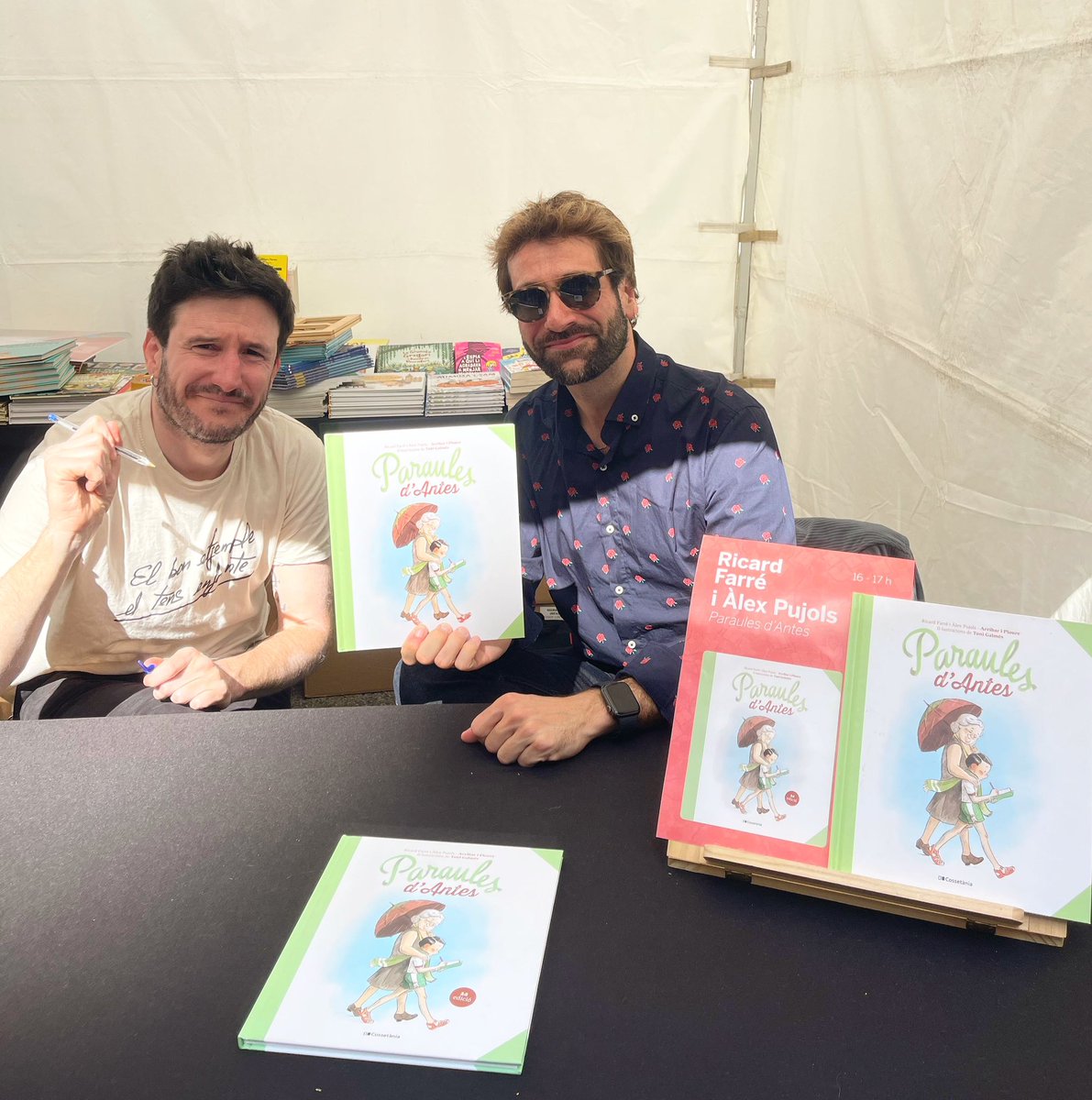 Un Sant Jordi de “cuentu”!🌹

El nostre segon Sant Jordi ve amb la segona edició del conte “Paraules d’antes” de braçet.

Moltíssimes gràcies per l’estima i la rebuda que li esteu donant, és un regalu de tot cort! 💝

🫶🏼 <a href="/tonigalmesdibu1/">tonigalmesdibuixos</a> 
🌟 <a href="/Cossetania/">Cossetània Edicions</a>