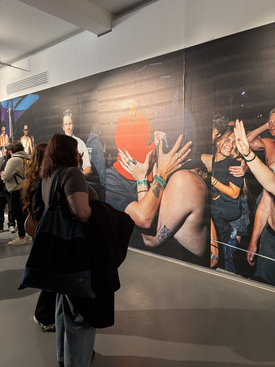 À l’Espace Le Carré, avec le Centre régional de la photographe, Nikita Teryoshin capture le souffle vital de la fête &amp; la diversité des scènes electro 🎵 de part et d’autre de la frontière franco-belge. 

Quoi de mieux pour lancer #Fiesta, à #Lille ? 🥳

<a href="/mpbresson/">Marie-Pierre Bresson 🇪🇺🌿</a> <a href="/Florent_19/">Florent Dixneuf</a>