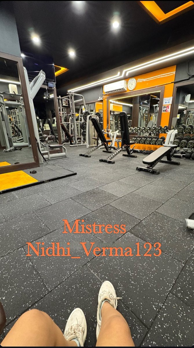 After this intense gym session 💪, my feet are sore 👣, sweaty 💦, and demanding attention. Who’s ready to massage 🦶them while breathing in the intoxicating scent of my worn socks 🧦?
Who’s aching to serve with their hands 👐… and mouth?
#sweaty #feetlovers #Nidhi_Verma #socks