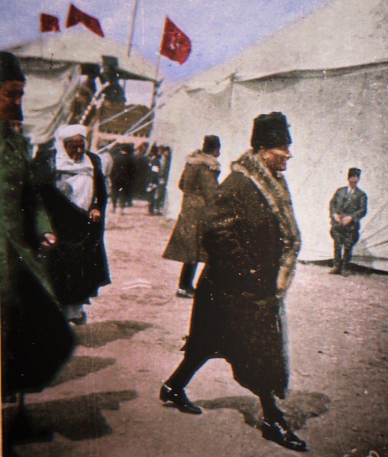 Biz Kuvâ-yi Millîyeciyiz!

Atatürk'ün askeriyiz!