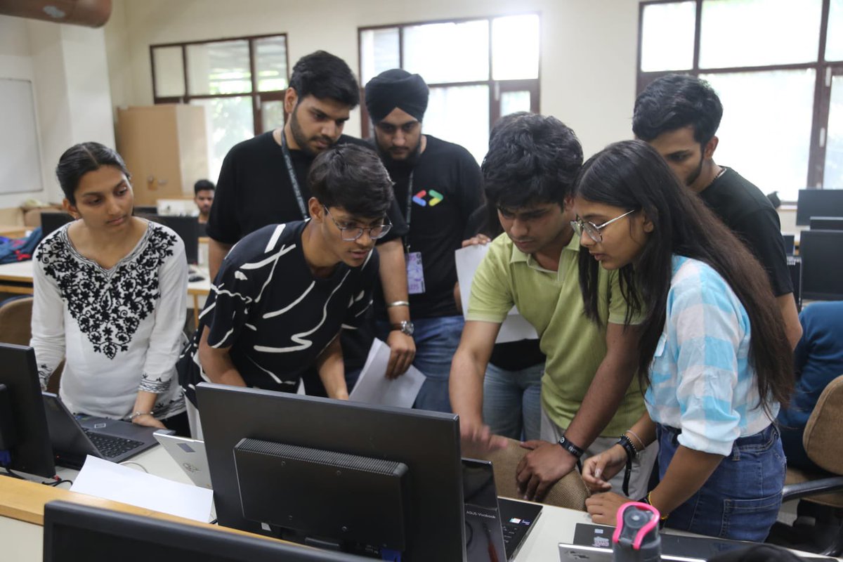 gdgjiit's tweet image. Swipe through the energy ⚡, innovation 💡 &amp;amp; teamwork 💻 that powered the #BitBoxHackathon!

From ideation to execution, our participants truly #HackedInStyle 🚀

Big thanks to all who made it unforgettable! 🙌

#TechWithImpact #HackathonVibes #InnovationUnleashed #GDG128