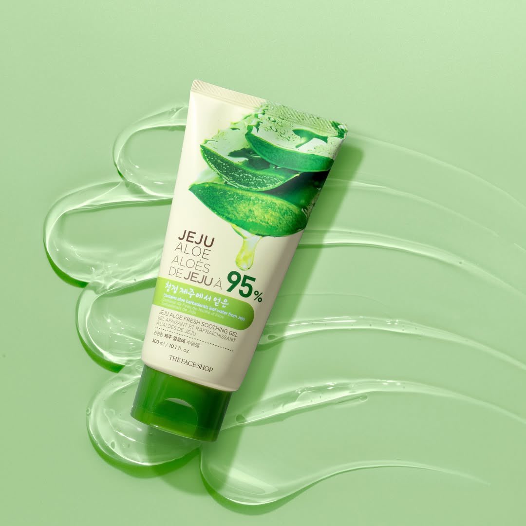 TheFaceShop_ksa's tweet photo. بشرتك متهيجة او جافة؟
جل جيجو بالصبار 95% هو الحل 🍃
 بتركيبته الطبيعية من الصبّار + فيتامين E + جلسرين، يعطيك:
  ترطيب عميق💧
  تهدئة فورية😌
  تجديد طبيعي للخلايا✨

اطلب الان من موقعنا 🛒
https://t.co/yFuHCUsxI3
او من خلال زيارتك لفروعنا
#عنايه #ترطيب https://t.co/vELrOebygI