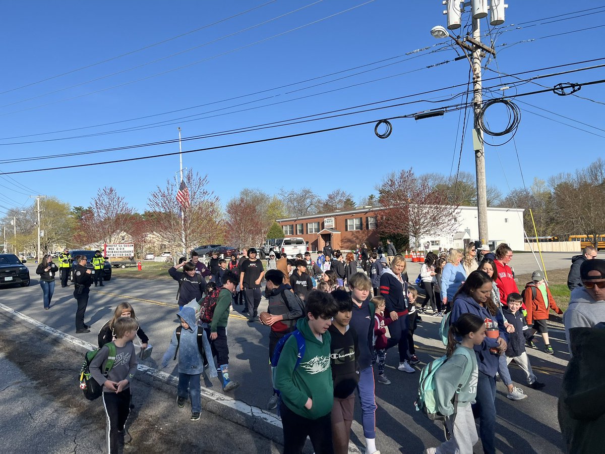 SeabrookNHPD's tweet photo. Great weather for #WalkToSchool Day yesterday! Tons of students, families, and staff walked from the @AmericanLegion Post 70 to @SeabrookSchool & @SeabrookMS. Thanks to our staff as well as the @Seabrook_Fire & #SeabrookNHDPW for making it a success! https://t.co/GEeLS20D32