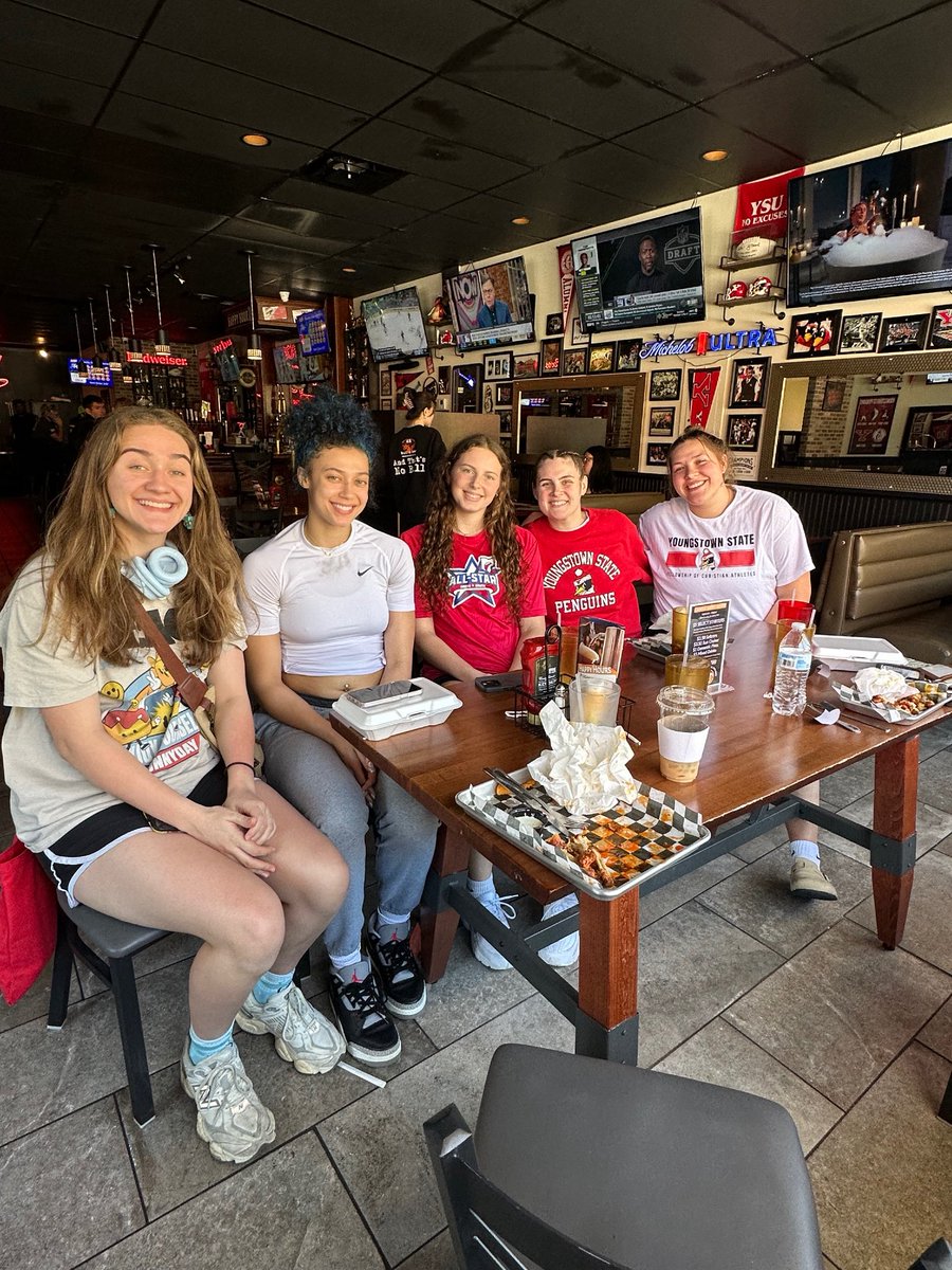 School is out, this group will be heading home for a much needed break, so took them out for some lunch on campus. When they get back, it will be go time! 🔥

Excited about our post group. Big things ahead! Let's rock! 🐧😎