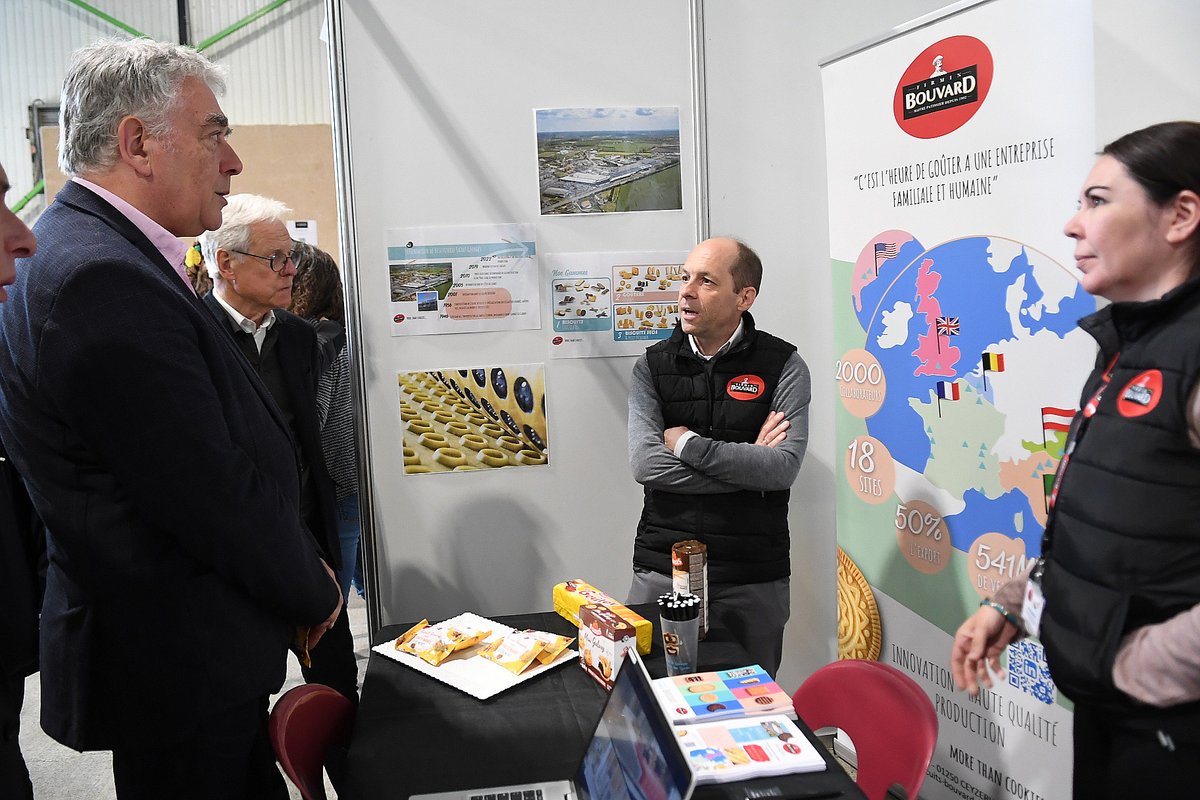 Nous nous étions engagés à organiser un "Forum pour l'emploi" dédié aux salariés de Michelin et aux sous-traitants. 
Plus de 70 entreprises présentes 
Près de 350 offres  proposées 
MERCI à l'ensemble des acteurs mobilisés pour que cette journée soit une réussite pour chacun !