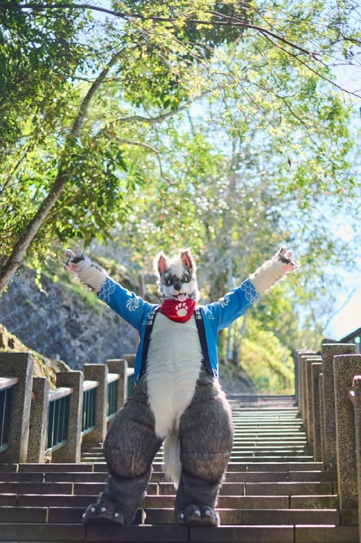 Yeah!

📷 <a href="/jodern/">Jodern</a> 
#FursuitFriday