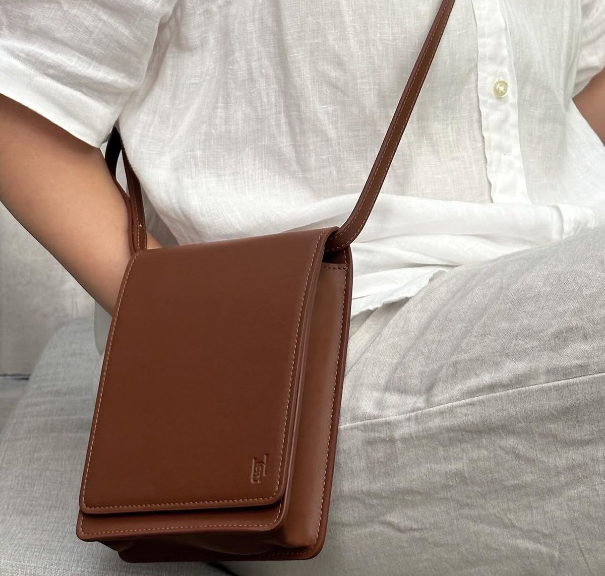 เนื่องจากวันนี้วันเกิดพี่มี่ 🧡🎂🍰
พอชขอมาแจกกระเป๋ารุ่นละ 1ใบให้ชาวเอนี่ค่ะ ให้เลือกสี ดำ / น้ำตาล ก็ได้ มูลค่ารวม 1,840 บาท

ทุกคนมารีทวิต+อวยพรพี่มี่ และติดแท็กกันเยอะๆน้า ไม่จำเป็นต้องใต้โพสน์นี้นะคะ โพสต์หน้าฟีดตัวเองได้เลย เดี๋ยวพอชสุ่มจากรี

#Happy27thEmiamilyDay