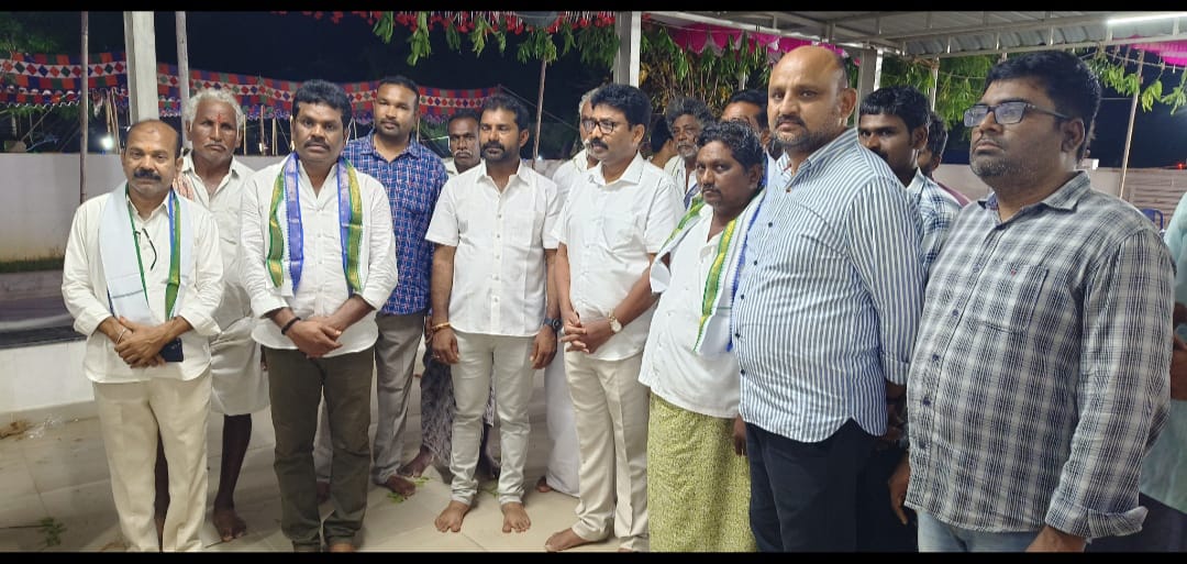 పొన్నలూరు మండలం సుంకిరెడ్డిపాలెం గ్రామములో శ్రీ లక్ష్మీ తిరుపతమ్మ తల్లి తిరుణాల సందర్భంగా ఆలయం నందు ప్రత్యేక పూజలో పాల్గొన్న మాజీ మంత్రివర్యులు YSR కాంగ్రెస్ పార్టీ PAC కమిటీ సభ్యులు మరియు కొండేపి నియోజకవర్గ సమన్వయ కర్త శ్రీ  డాక్టర్ ఆదిమూలపు సురేష్ గారు
