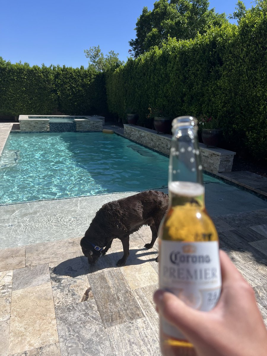 ThadBigRacks's tweet photo. “NO!!! You can’t drink a Corona on your lunch break by the pool!!!!” The left shouted in unison.

#SpeakingMexican #WhiteBoyHOT #Horny https://t.co/yb4N4Odcgt