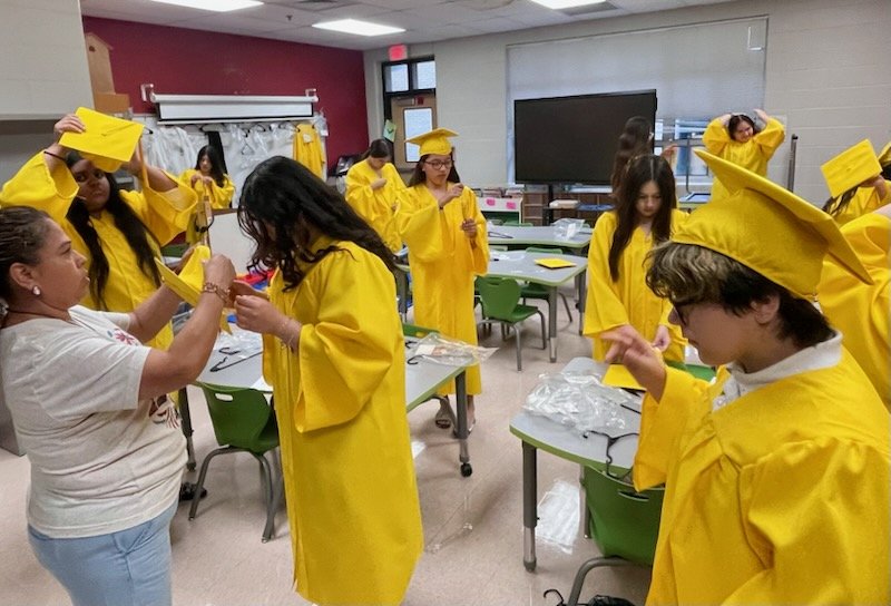 monica_m_munoz's tweet photo. I am not ok! 😭💛💚 We are 1 month away from 8th Grade graduation!  I've been with these girls for several years. The group of eight since they were in Kinder! So proud of the leaders they have become!  #BlessedPrincipal #LPLS4Girls https://t.co/js2vSvLmSZ