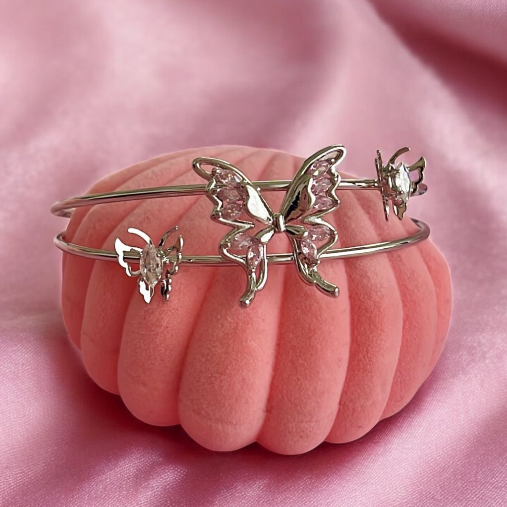 BonteJewelry's tweet photo. “Bu kelebek görebileceği en güzel çiçeğe kondu🤍” Göndere basınca çıkan @3. kişi sana hediye edecek🎀🦋 https://t.co/GOfOUmvpp7