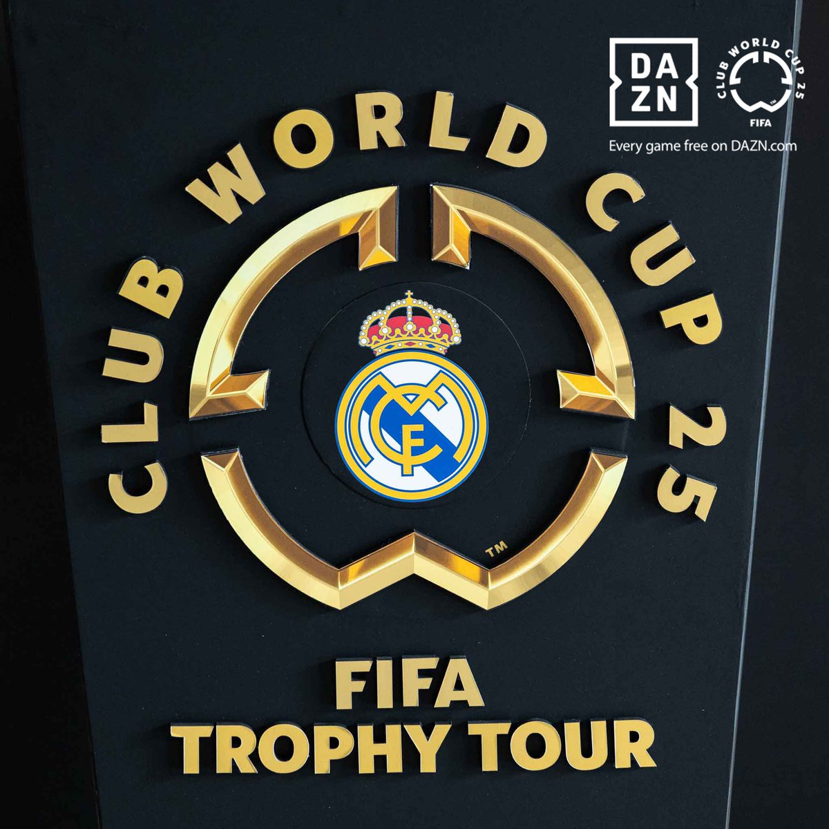 FIFACF's tweet photo. The #FIFACWC Trophy Tour at @realmadrid. 🇪🇸

#TakeItToTheWorld