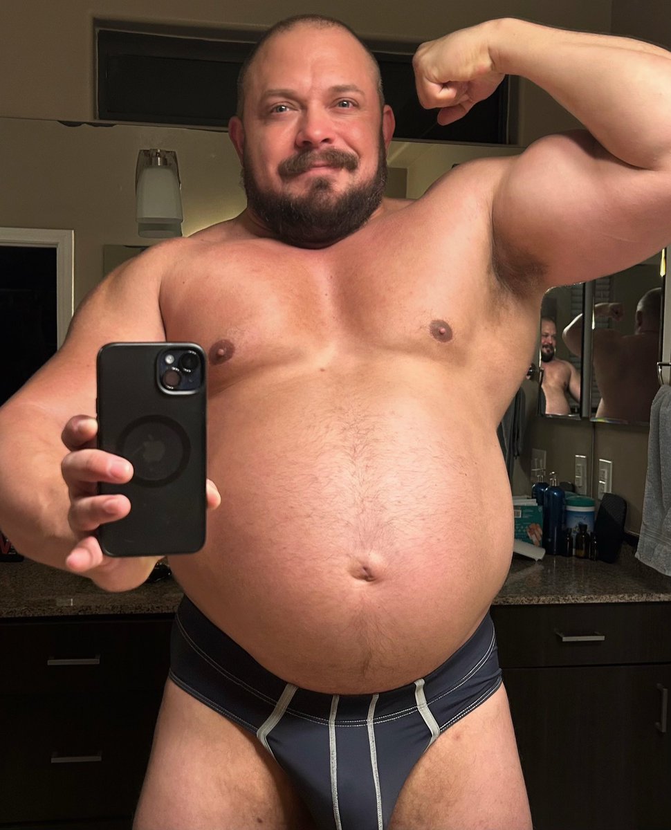 Post Workout Pits &amp; Bis 💪🏼😎
#BeefyBear