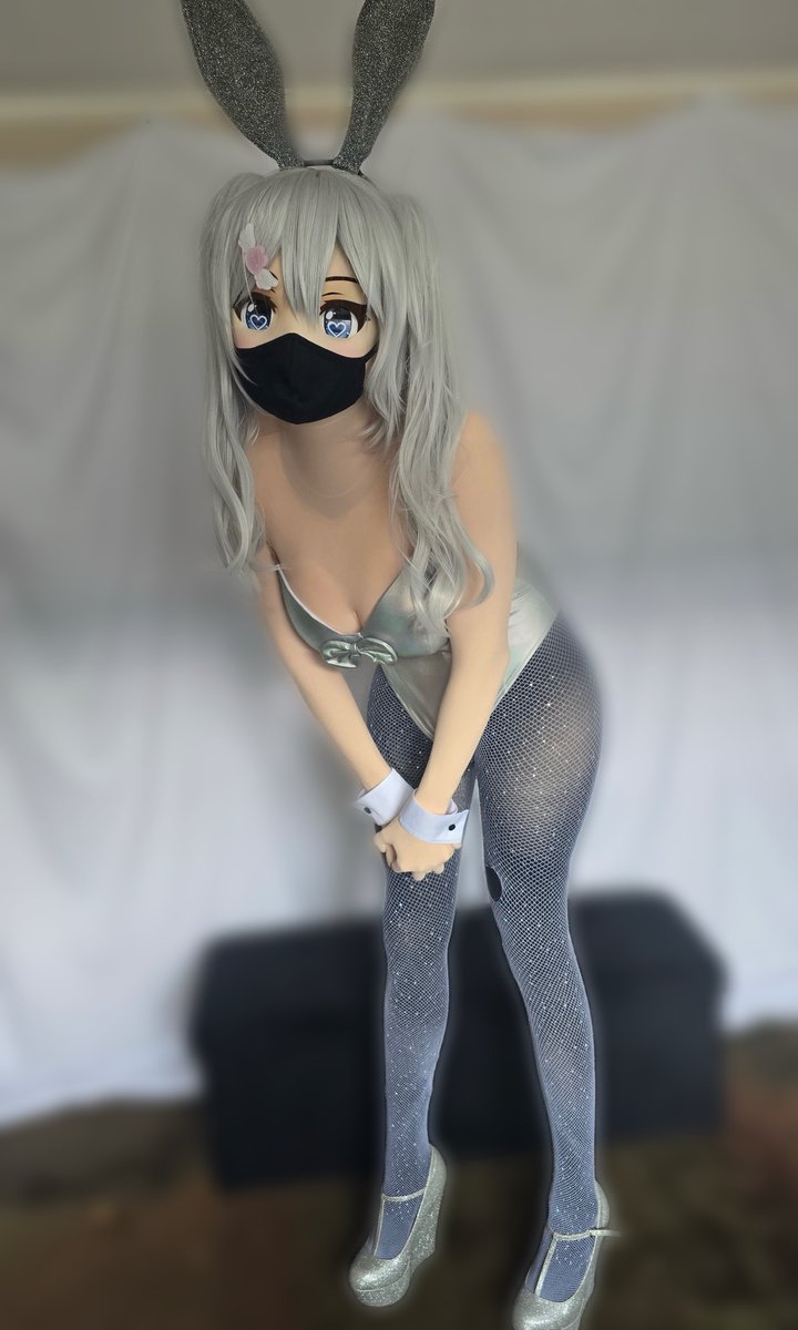 Well… i’m still stuck in the bunny suit.. wait.. you want me to pose now?? 

🖤( //&gt;///&lt;//)🤍✨

#kigurumi  #着ぐるみ