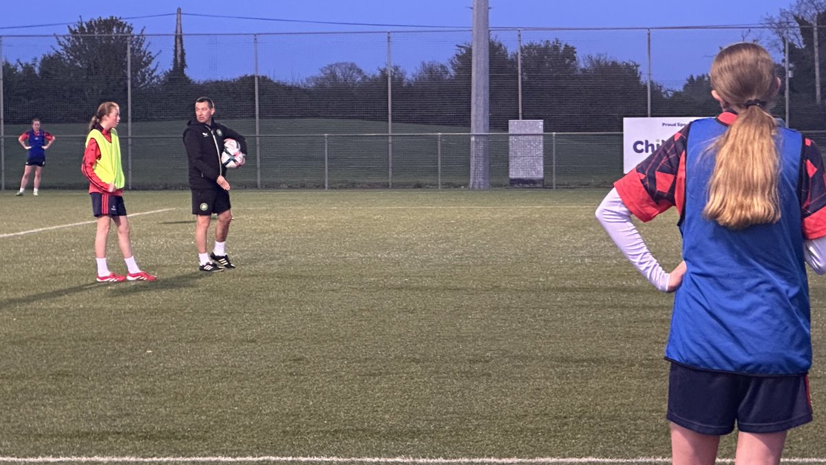 Thanks to <a href="/Jamesscott89Com/">James Scott</a> for making his 2nd trip to the AUL last night to run a session for the <a href="/ShelsAcademy/">Shelbourne FC Academy</a> WU17s

Great to have James in again putting on a top quality session for our players 👏